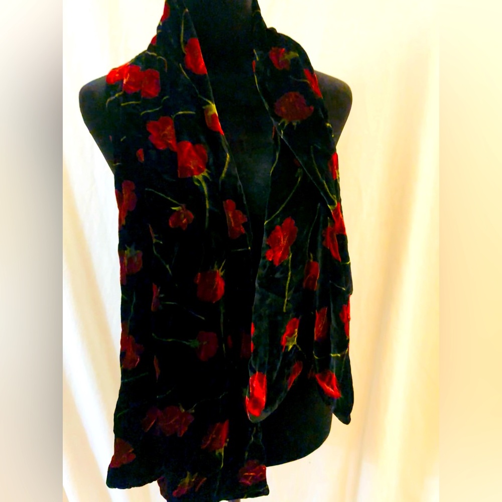 Elegant Black and Red Floral Scarf - Picture 2 of 3